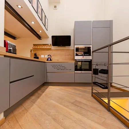 Apartment Luxury 3 Fiat, Ariberto Home, Tra Centro Storico Di E Navigli, Con Spaziosa Jacuzzi