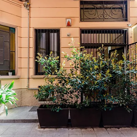 Apartment Luxury 3 Fiat, Ariberto Home, Tra Centro Storico Di E Navigli, Con Spaziosa Jacuzzi